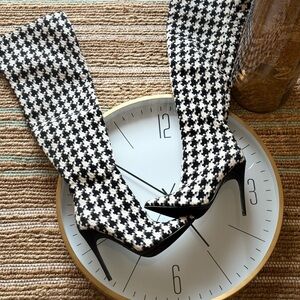 Chic Houndstooth Knee-High Boots